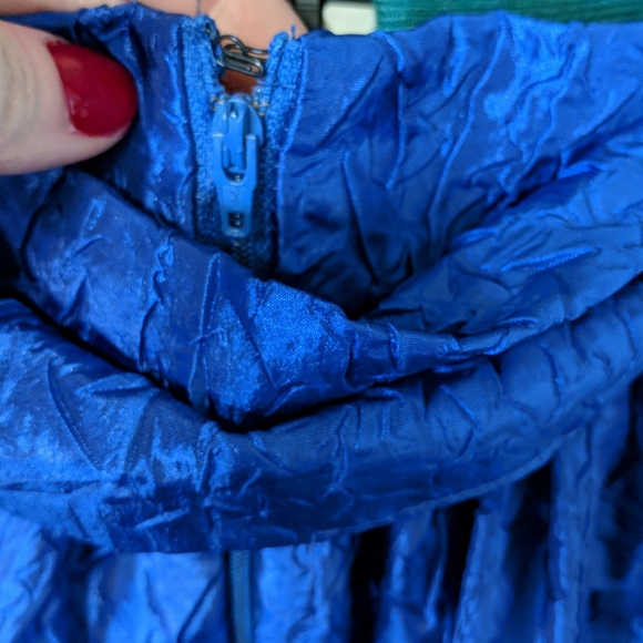 *UNIQUE* Full length ROYAL BLUE taffeta skirt with pockets - Picture 4 of 7